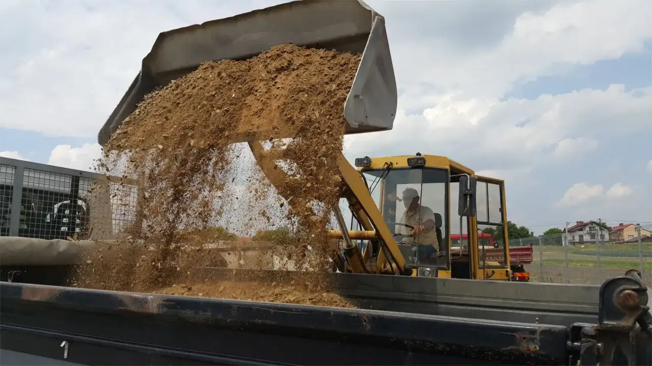 Kubik ile to ton? Przelicznik masy dla różnych materiałów