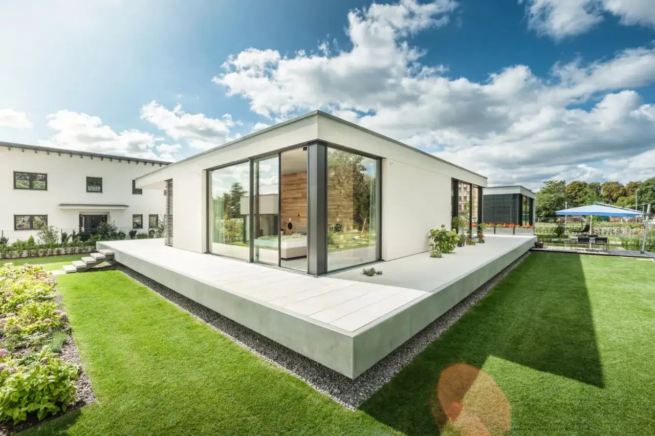 Zewnętrzne schody wejściowe do domu - jak sprawić, aby przez wiele lat wyglądały atrakcyjnie?