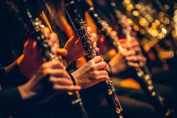 Jaki klarnet wybrać? Kluczowe informacje dla początkujących muzyków
