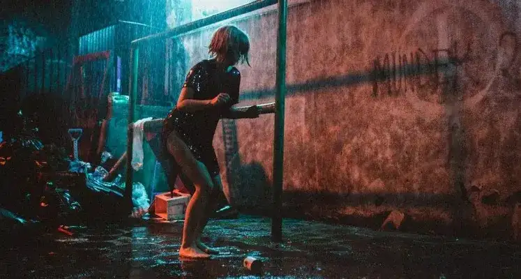 Dzień w którym znalazłem w śmieciach dziewczynę: Fascynująca historia o empatii