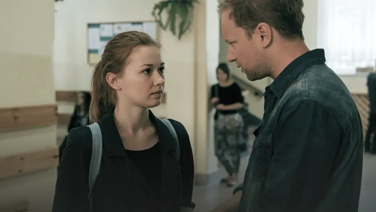 Belfer sezon 1 - mroczna tajemnica śmierci uczennicy w małym miasteczku