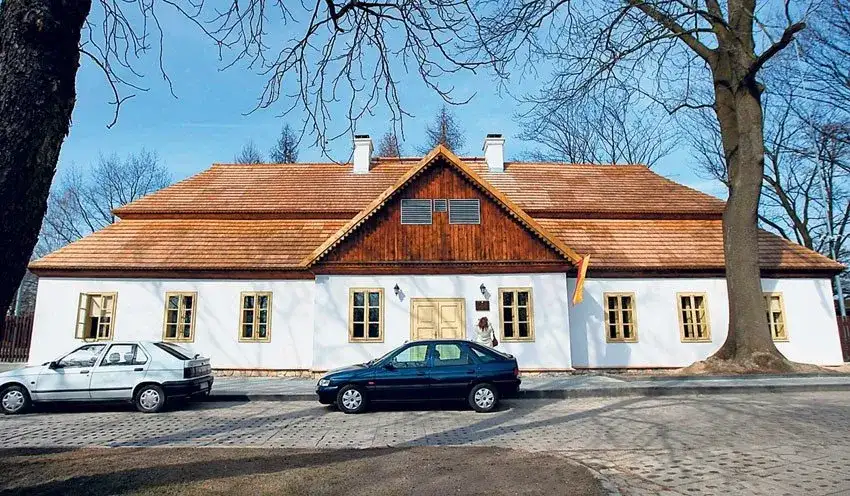 Dworek Stawy Jana - odkryj historię i atrakcje w Łodzi