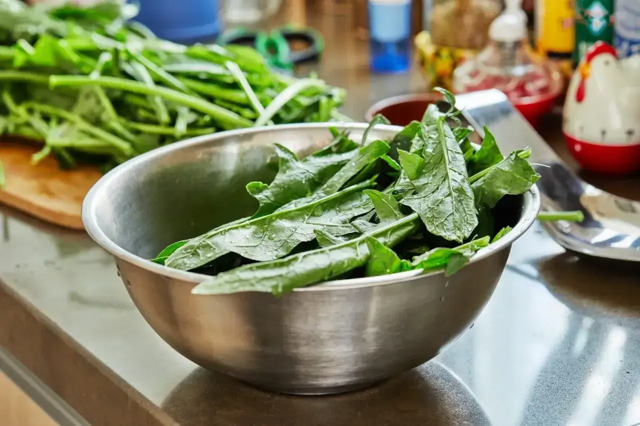 Ile kalorii ma zupa szczawiowa? Zaskakujące wartości kaloryczne!