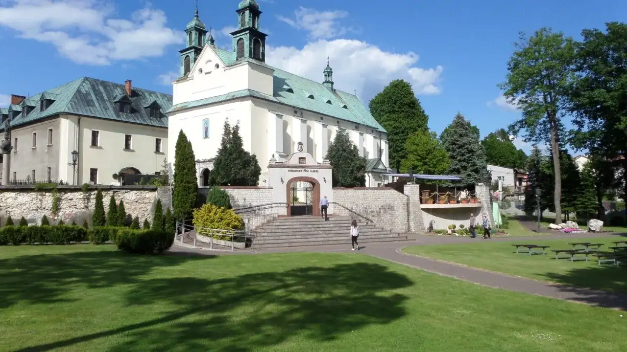 Sanktuarium Leśniów - historia niezwykłego miejsca kultu Matki Bożej