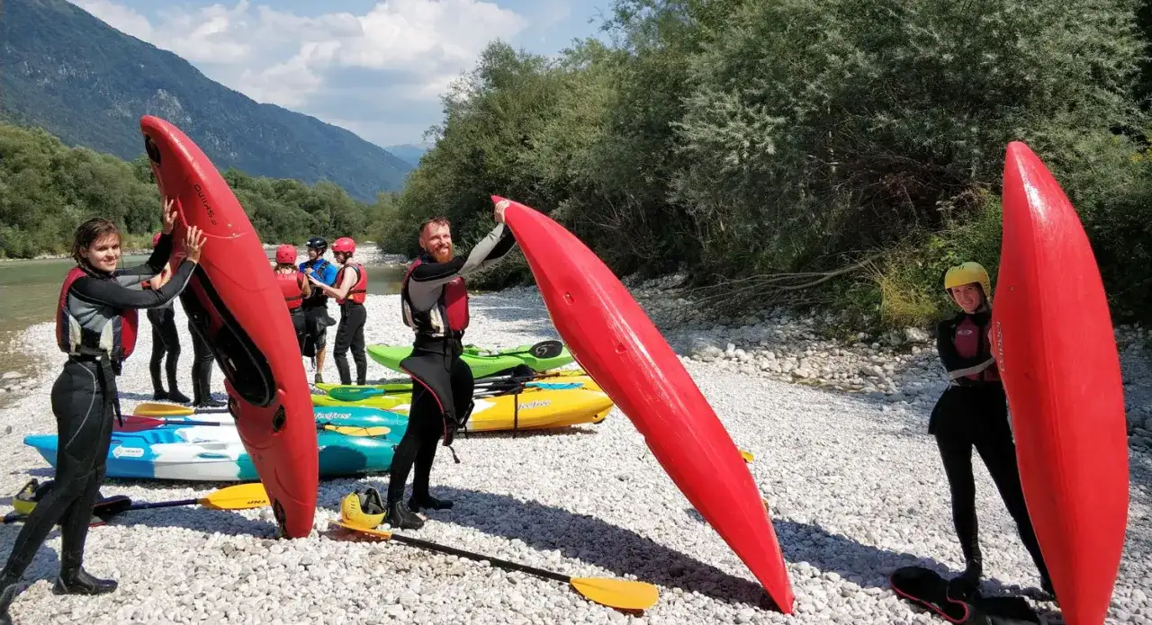 Kajakarstwo górskie w Polsce - najlepsze trasy i porady dla każdego