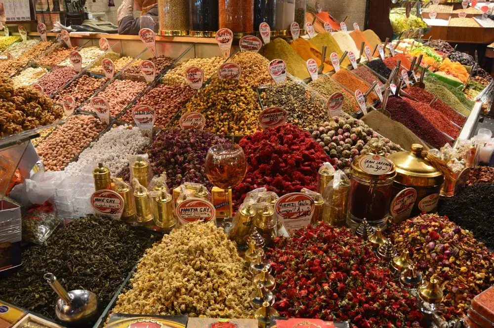 Jakie pamiątki z Turcji warto przywieźć, aby nie żałować wyboru?