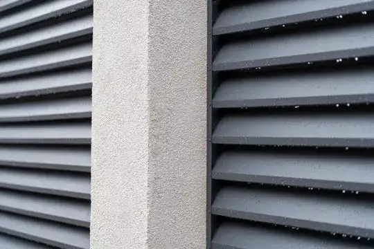 Ogrodzenie żaluzjowe jak zrobić: Prosty sposób na prywatność w ogrodzie