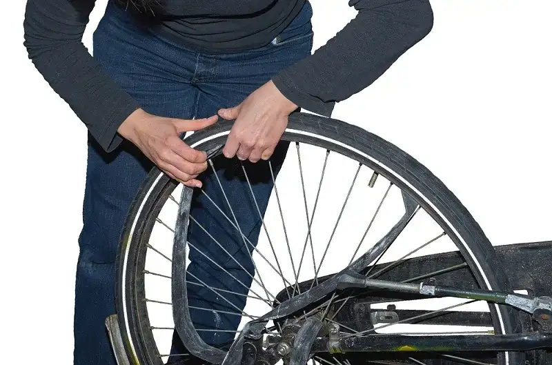 Skuteczna wymiana dętki w rowerze: 8 prostych kroków dla każdego