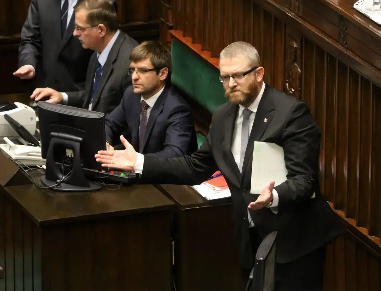 Kim jest Grzegorz Braun? Kontrowersje i poglądy polityczne