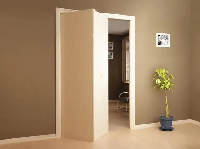 Drzwi łamane na szynie: funkcjonalne rozwiązanie do małych wnętrz