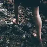Chodzenie boso we śnie: Jaką wolność pragniesz osiągnąć w życiu?