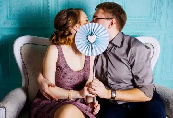 Jak rozkochać w sobie zajętą dziewczynę: 7 skutecznych technik