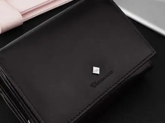 Prezent na święta dla kobiety: czy kupno portfela to dobry pomysł?