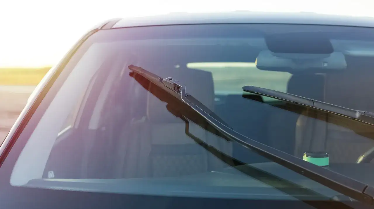 Co obejmuje kompleksowy serwis szyb samochodowych?