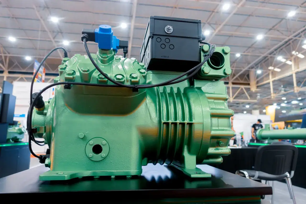 Przemysłowa wydajność, budżetowa cena: Dlaczego używana sprężarka śrubowa to strzał w dziesiątkę?