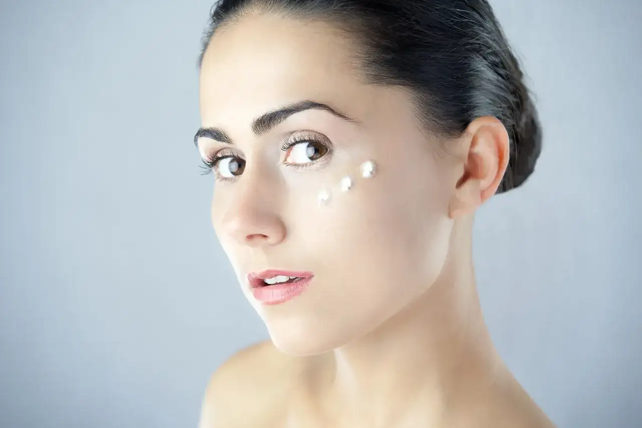 Esencja do twarzy- czym różni się od serum i toniku? Przewodnik po koreańskiej pielęgnacji