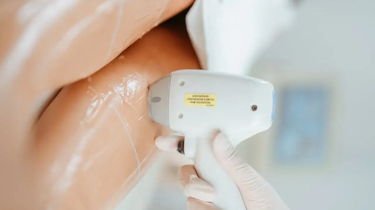 Jak dobrać aparat do terapii falą uderzeniową, gdy liczy się skuteczność i komfort pacjenta?