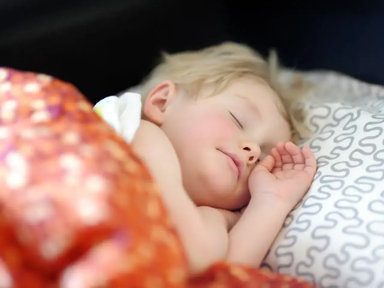 Jaka poduszka dla rocznego dziecka zapewni mu komfort i bezpieczeństwo?