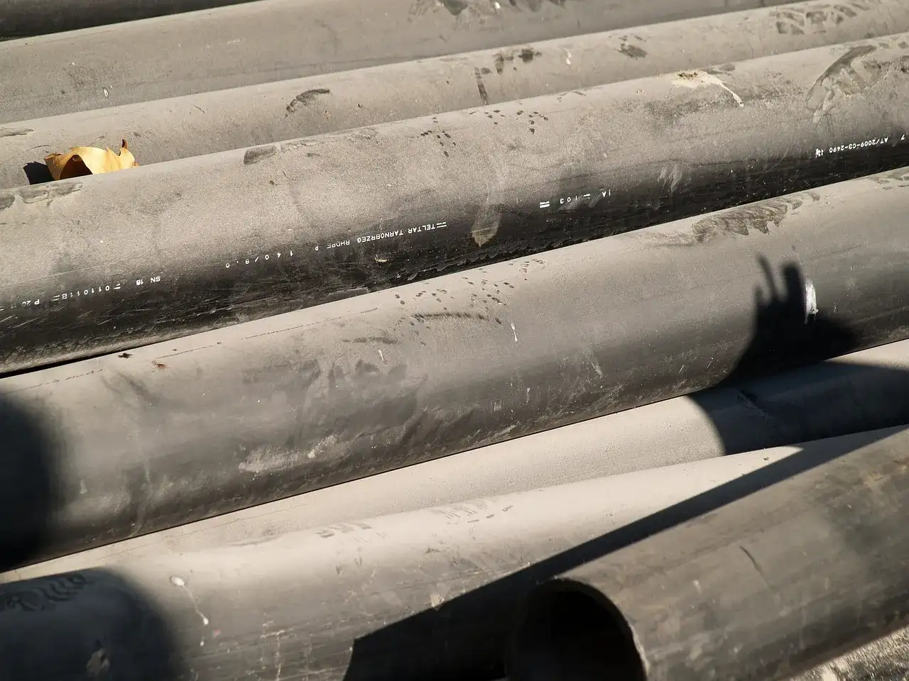 Trwałość i odporność instalacji – rola specjalistycznych przewodów przemysłowych w ochronie infrastruktury