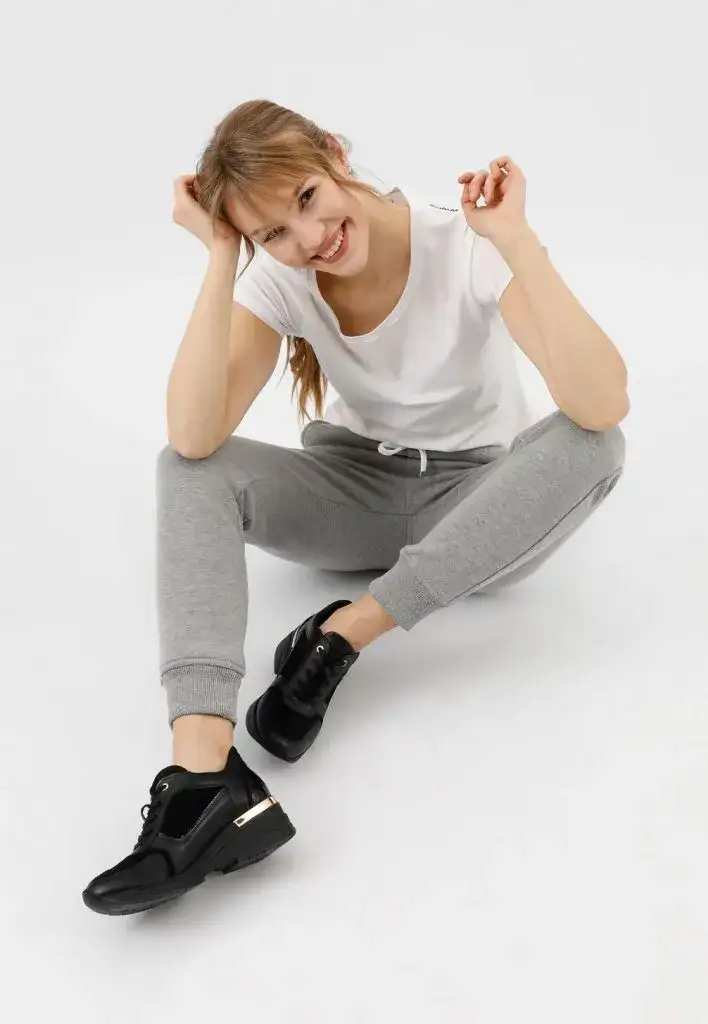 Jakie buty do dresów? 10 stylowych propozycji na każdą okazję