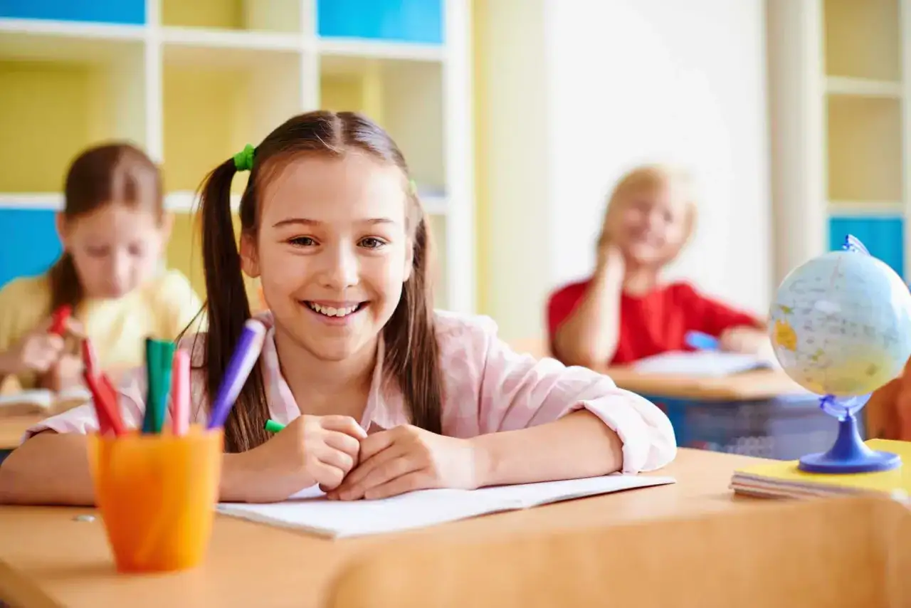 Ile trwa przeniesienie do innej szkoły? Poznaj proces krok po kroku