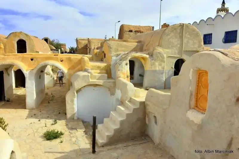 Gdzie kręcono Gwiezdne Wojny w Tunezji? Odkryj niezwykłe lokalizacje