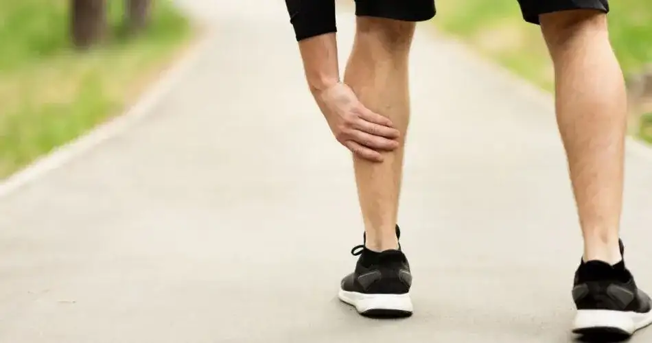 Ból łydek: przyczyny, które mogą zaskoczyć i jak je leczyć