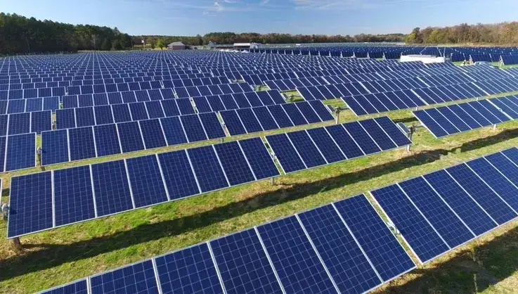 Fotowoltaika na francuskich winnicach: ekologiczne rozwiązania z Bordeaux