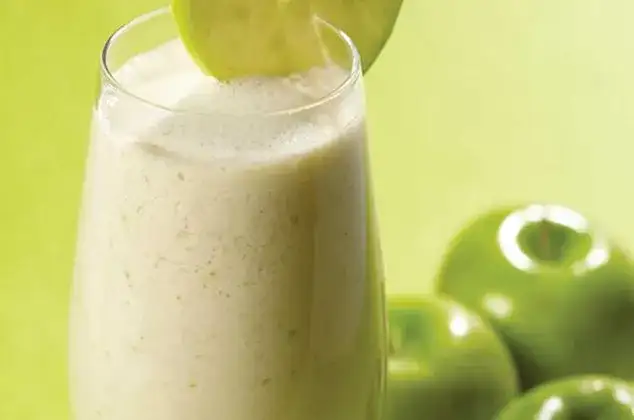Batido de manzana y avena: receta saludable que mejora tu bienestar