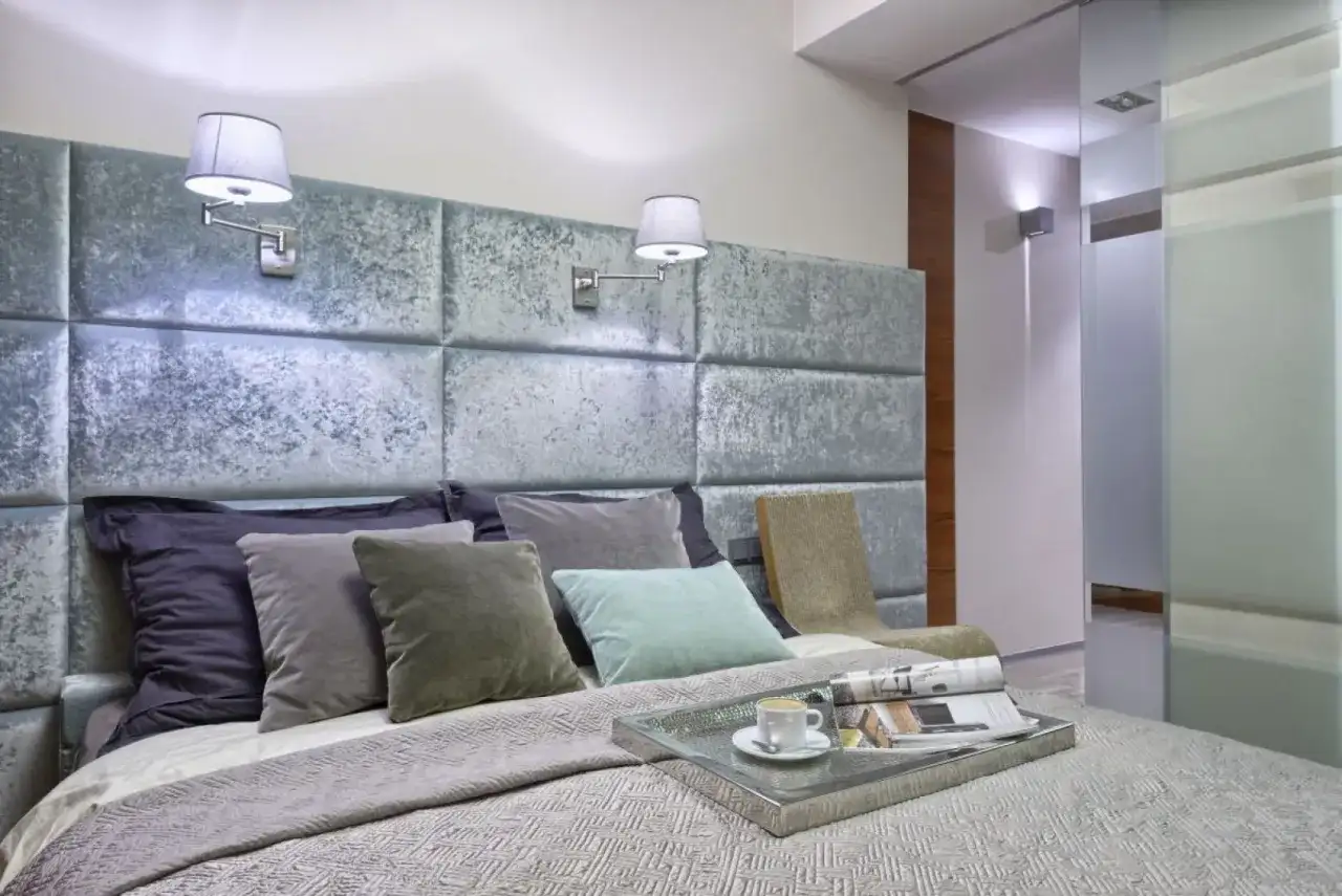 Jak ozdobić ścianę w sypialni: 10 inspirujących pomysłów