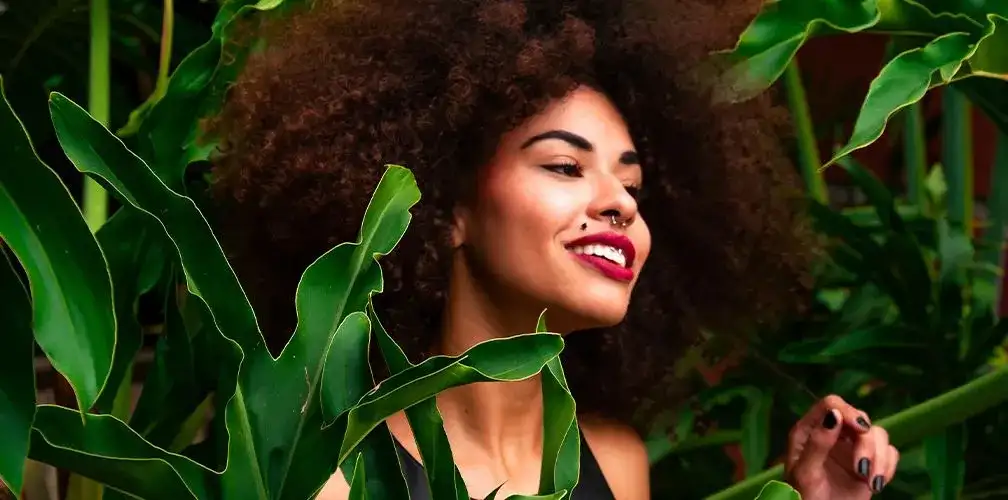 Jak włożyć kolczyk kółko do nosa bez bólu i z łatwością