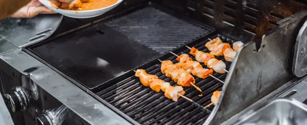 Pierwsze użycie grilla węglowego - o czym należy pamiętać?