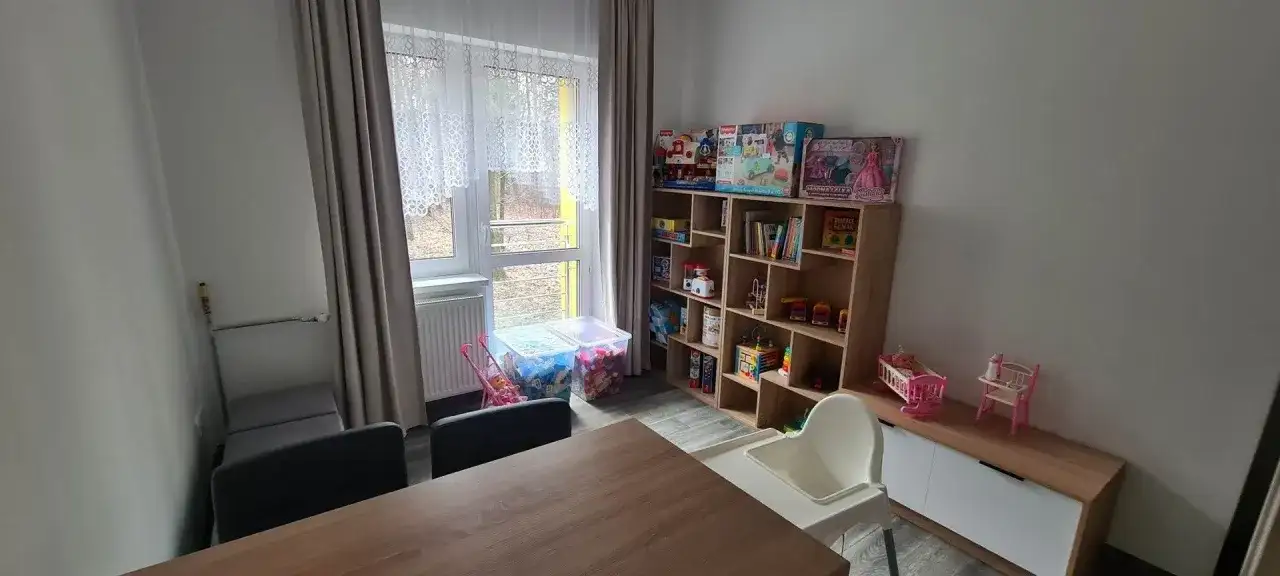 Jak wygląda dom samotnej matki? Poznaj życie w ośrodku wsparcia