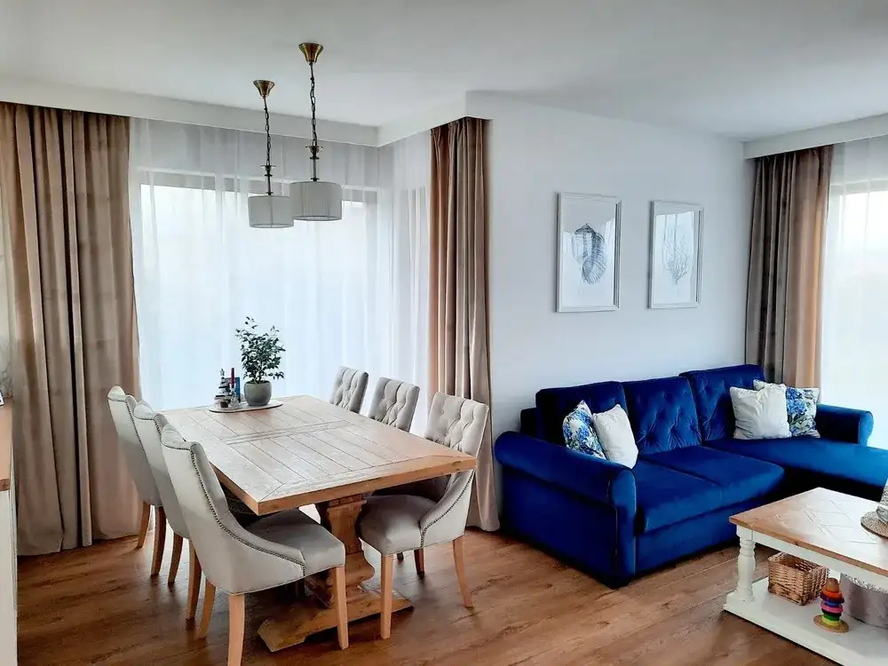 Jak zainstalować ukryty karnisz w suficie: Kompleksowy poradnik