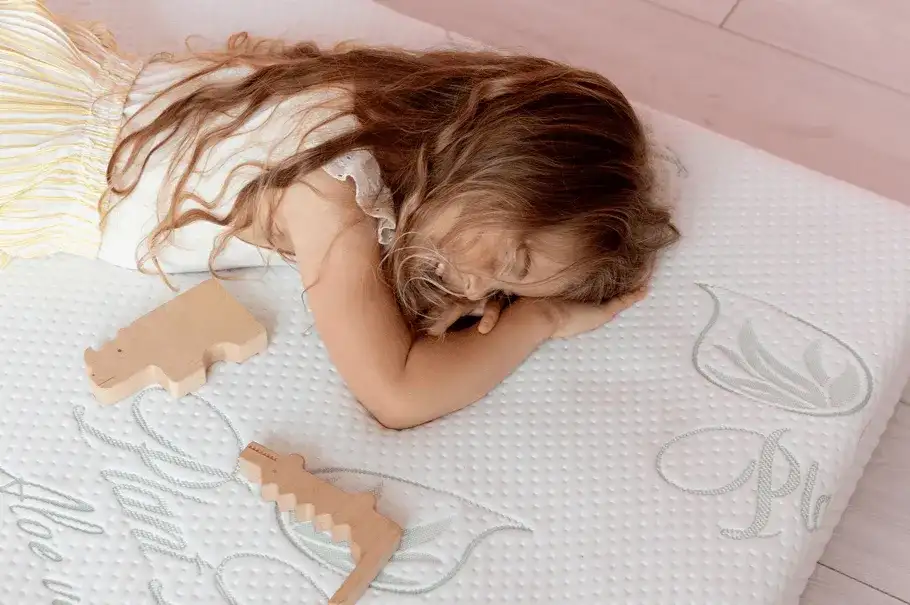 Jaki materac dla dziecka 4 lata? Wybierz najlepszy dla zdrowego snu