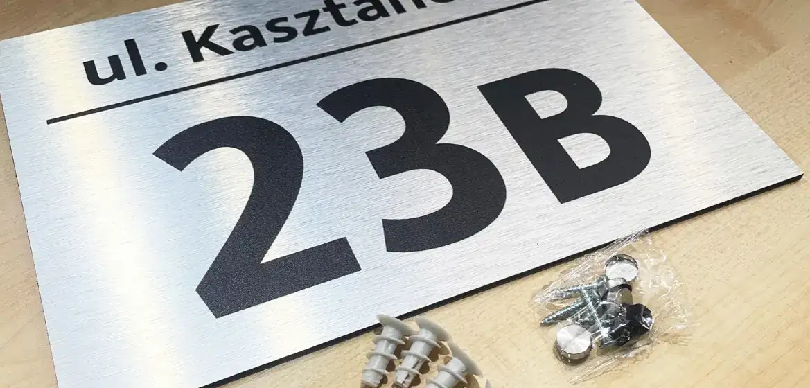 Jak zamontować cyfry na elewacji i uzyskać estetyczny efekt końcowy