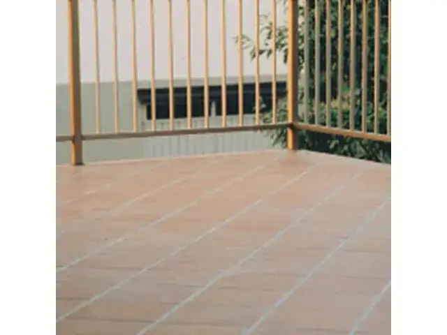 Jak położyć terakotę na tarasie bez błędów i z trwałym efektem