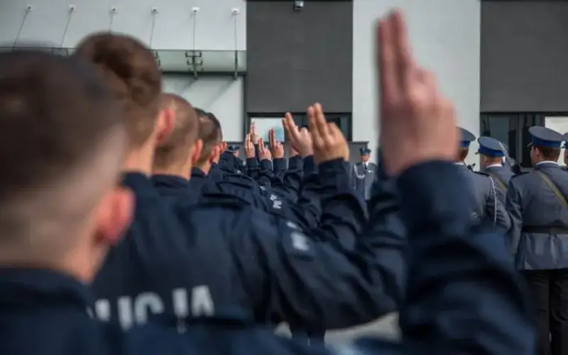 Jak długo trwa kurs podstawowy w policji i co warto wiedzieć przed rozpoczęciem
