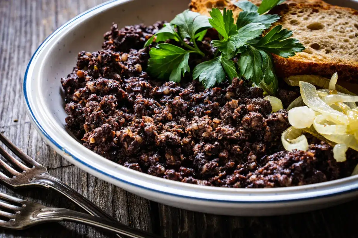 Idealny przepis na to, jak usmażyć kaszankę na patelni w 4 krokach