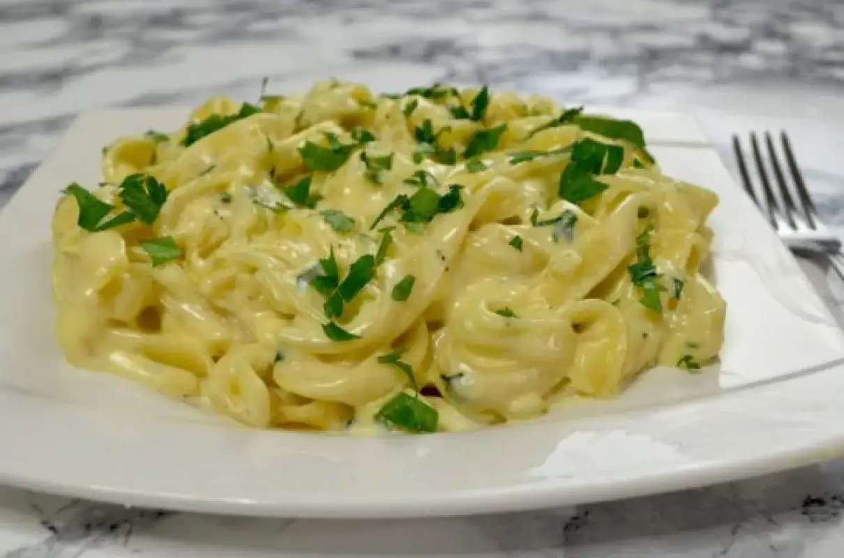 Spaghetti z sosem serowym – proste przepisy, które pokochasz