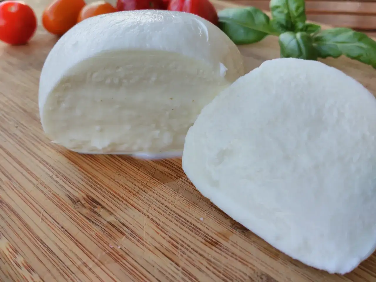 Ile kalorii ma mozzarella: poznaj wartości odżywcze różnych rodzajów sera