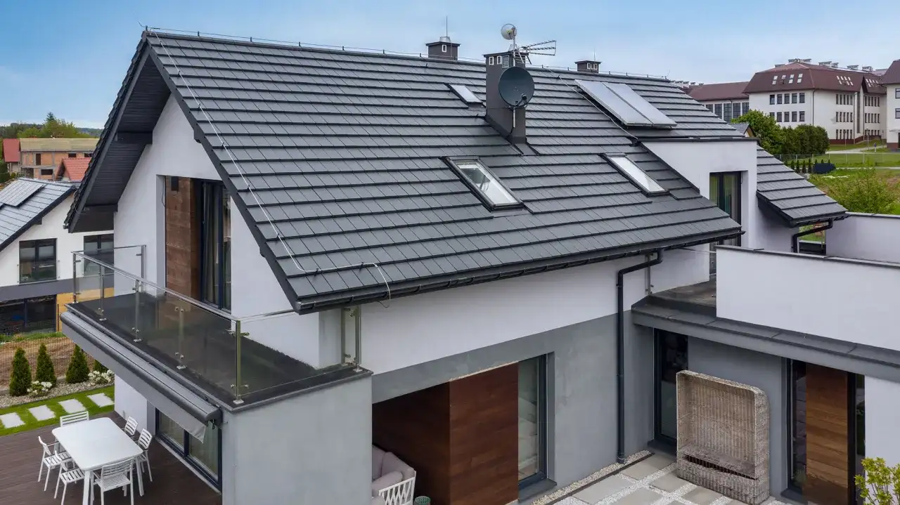 Dachówka Domino: ceny, rodzaje i zalety ceramicznego pokrycia