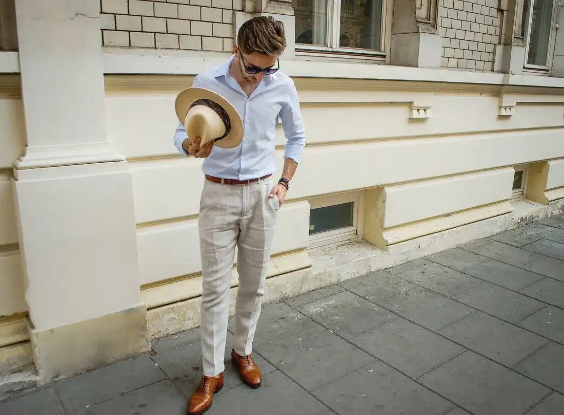 Jaką koszulę dobrać do lnianych spodni? Modne stylizacje 2025