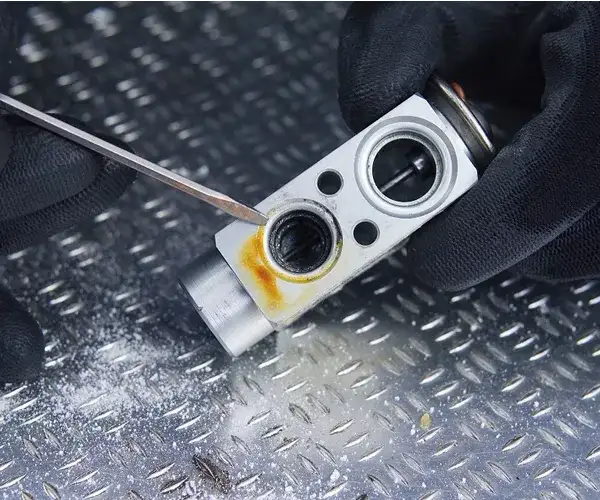 Jak sprawdzić zawór rozprężny klimatyzacji i uniknąć kosztownych napraw