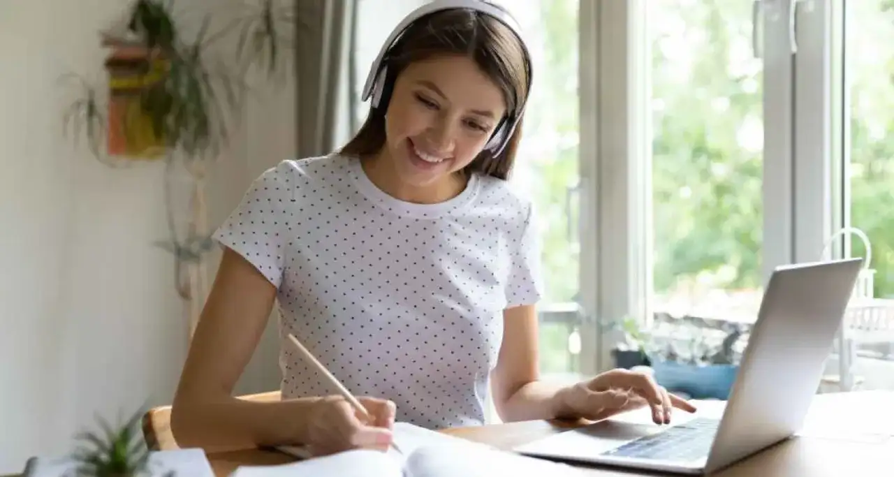 Jaki laptop edukacyjny wybrać, aby wspierał naukę dziecka?