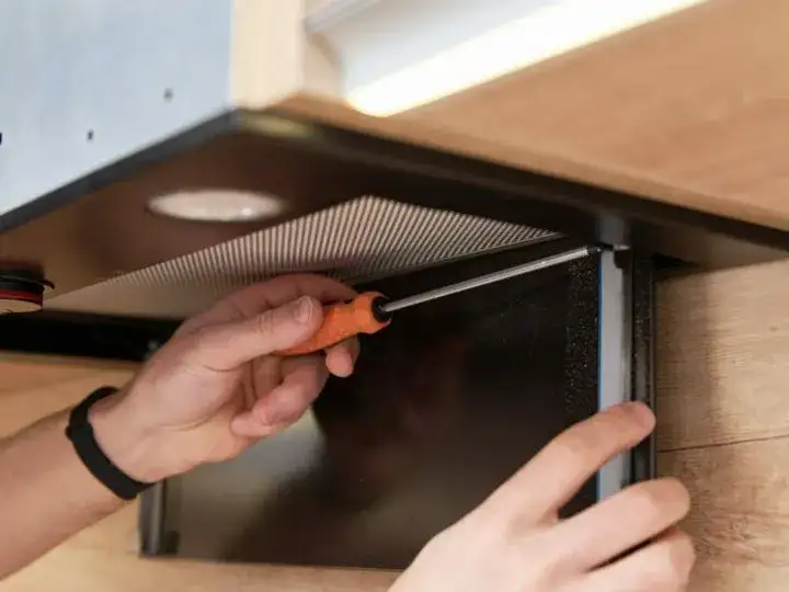 Jak zamontować okap bez komina: 5 prostych kroków dla początkujących