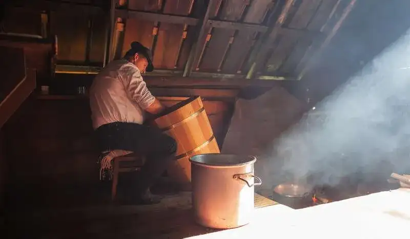 Bacówka pod reglami - tradycyjne oscypki i lokalna kultura w sercu Tatr