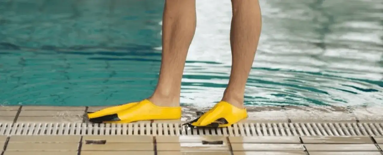 Jakie płetwy do nauki pływania pomogą Ci uniknąć frustracji?