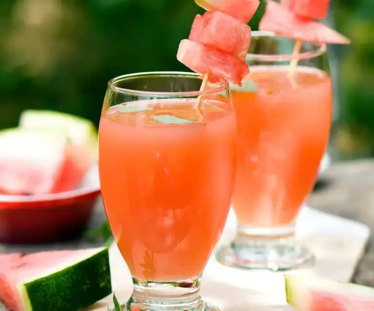 Orzeźwiające drinki arbuzowy z wódką na każdą letnią imprezę