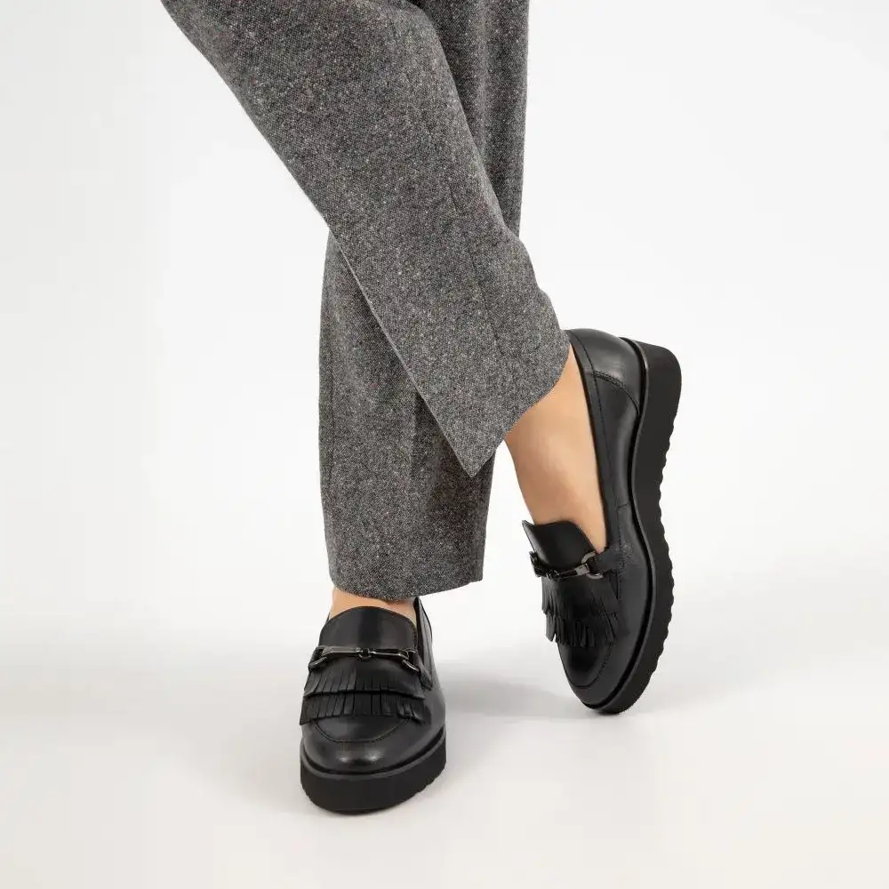 Jakie buty do chinosów damskich? 10 stylowych propozycji